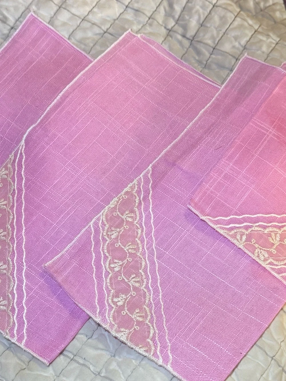 Vintage Pink Cloth Napkins Set of 4 White Embroidered Floral Lace Trim Tea Time